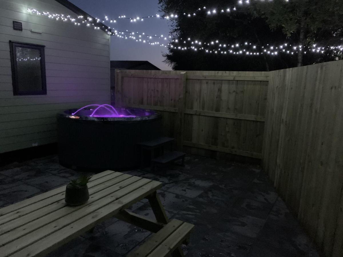 Lola Lodge - Luxury Hot Tub Retreat Newton on the Moor Zewnętrze zdjęcie